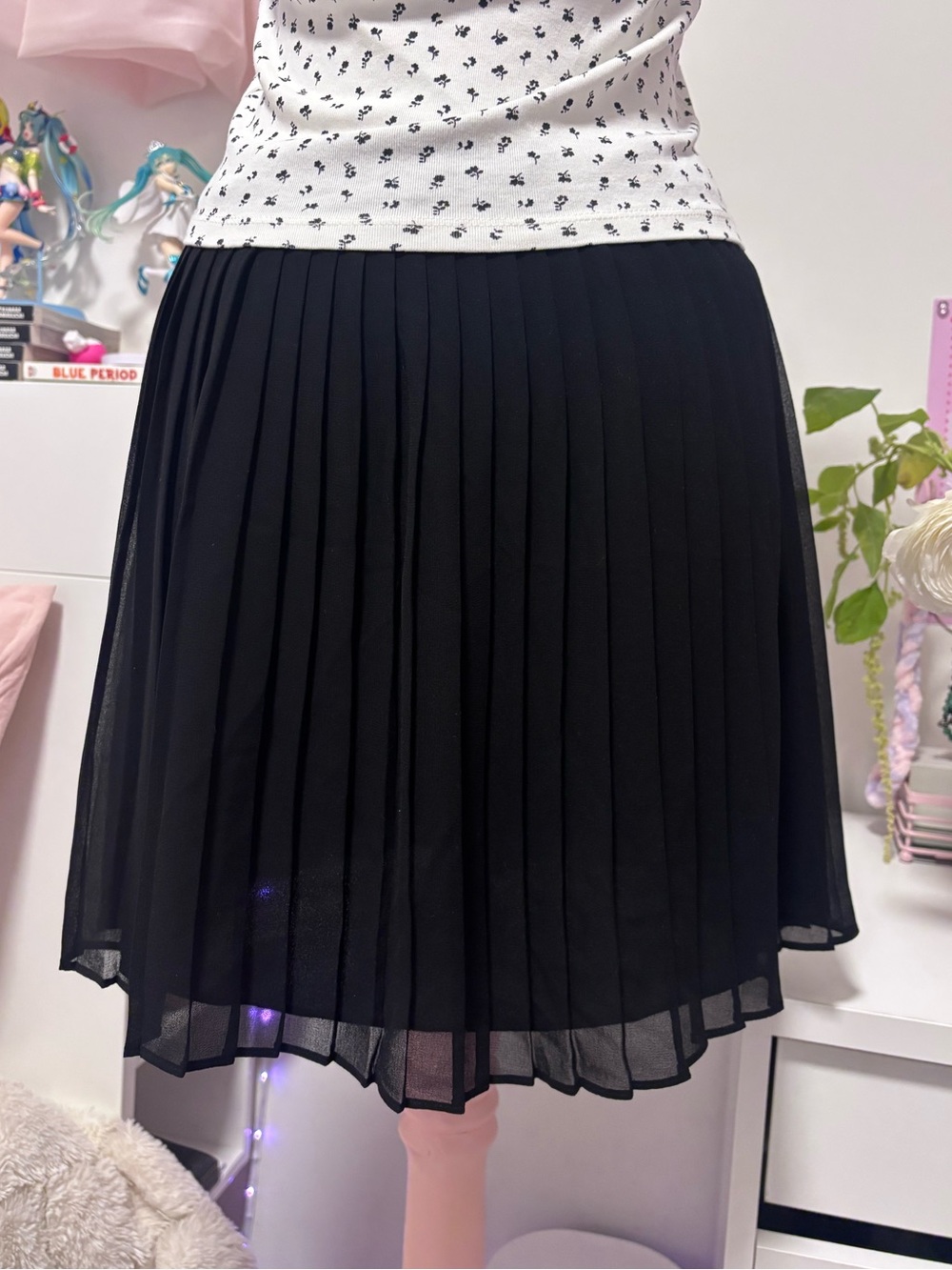 Wilfred by Aritzia black pleated mini skirt